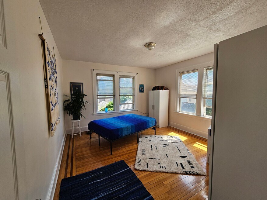 1 Vassar Ave Unit Room2