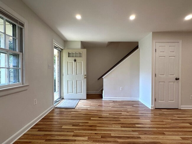 Photo - 411 Hampton Ct Unidad # 147