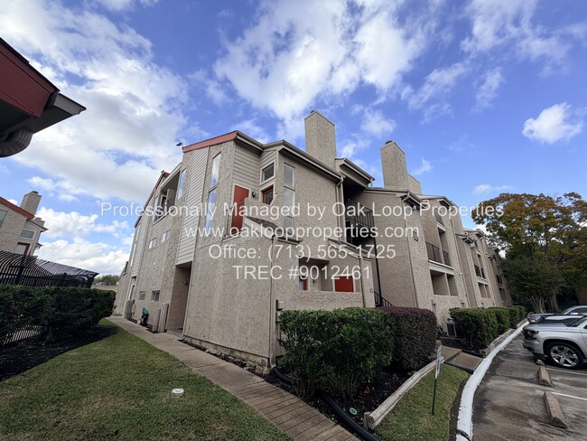 Photo - 10855 Meadowglen Ln