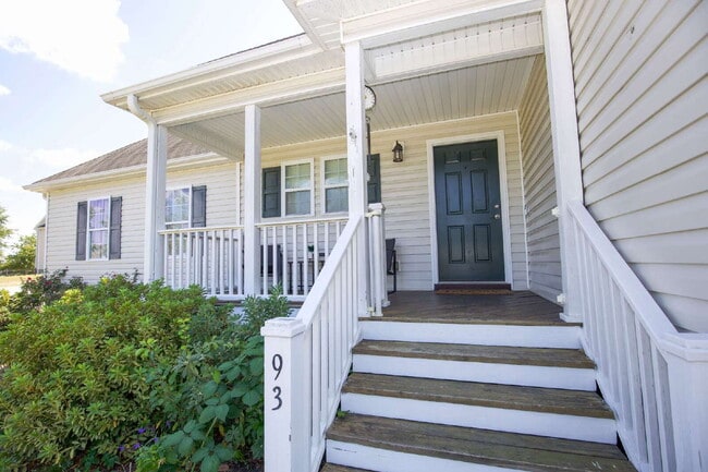 Photo - Charming 3 BR/2BA Ranch with fully fenced ...