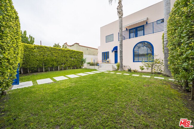 Photo - 848 N Las Palmas Ave