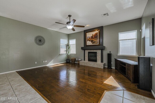 Photo - Gorgeous fully upgraded single level 4 bed home with private pool in North Peoria