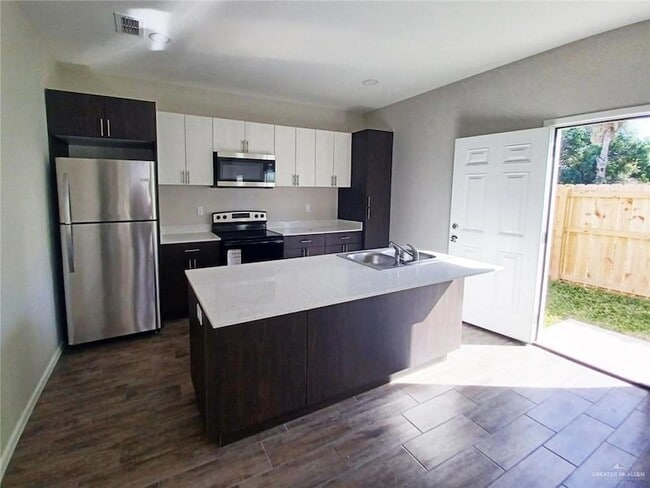 Photo - 906 E Starr Rd