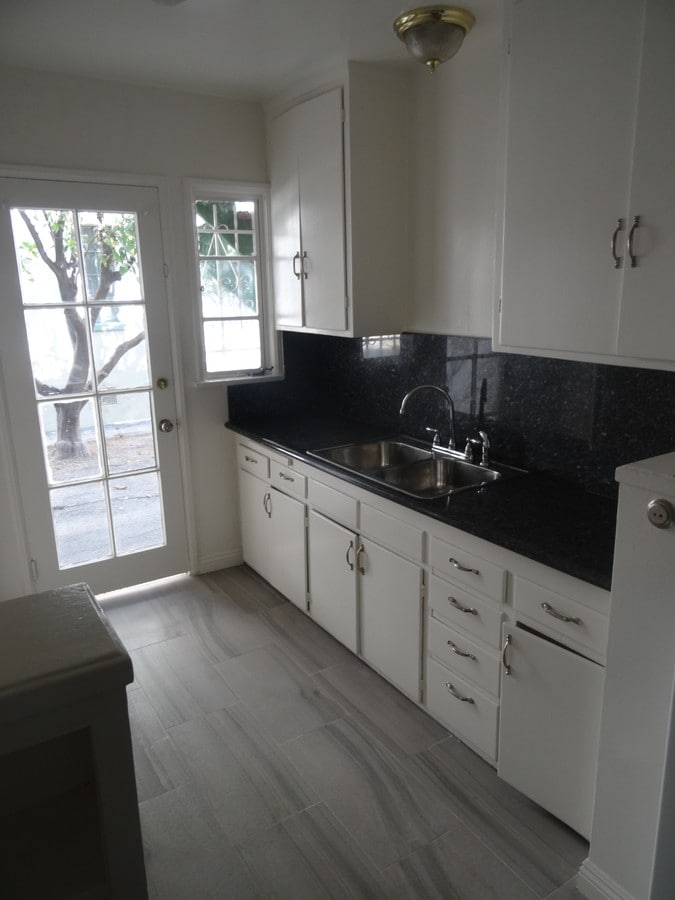 kitchen - 608 S Burnside Ave Unit 1