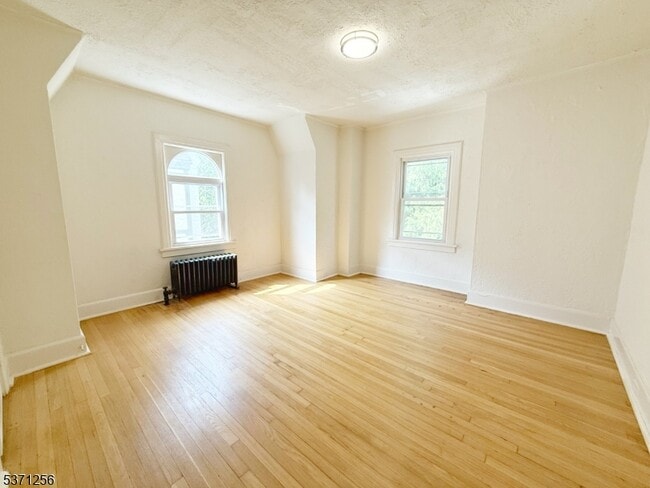 Photo - 166 Washington Pl