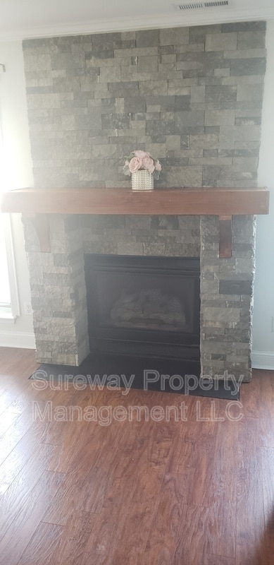 Photo - 1505 Saxony Dr