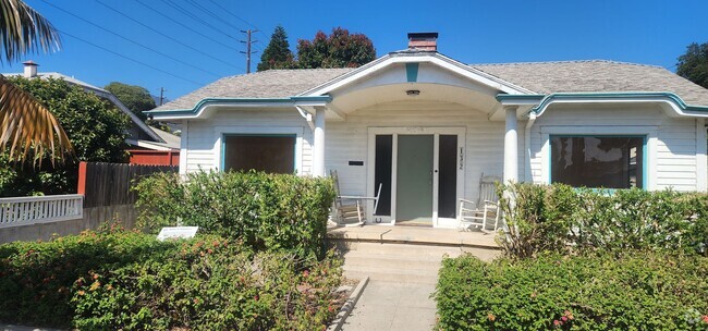 Building Photo - Charming 3/2 House located in Santa Barbar...