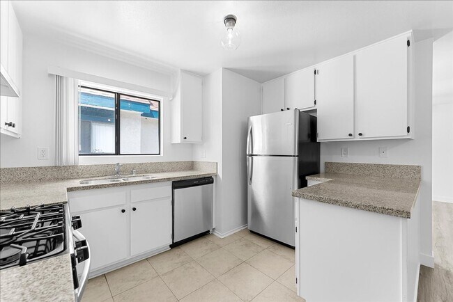 Photo - 444 W Windsor Rd Unit 10