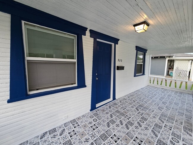 Photo - 920 W Jackson St
