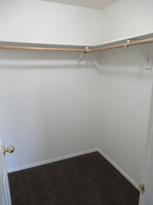 Building Photo - Two Bedroom Duplex in McMinnville Unit 1734