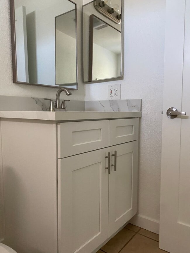 Photo - Louise Unit LOUISE-B