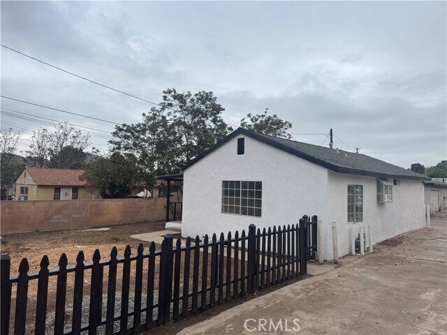 Photo - 10543 Campbell Ave House