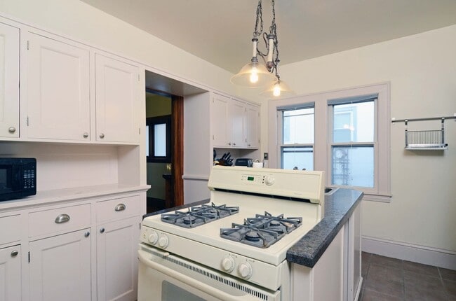 Photo - 130 W 44th St