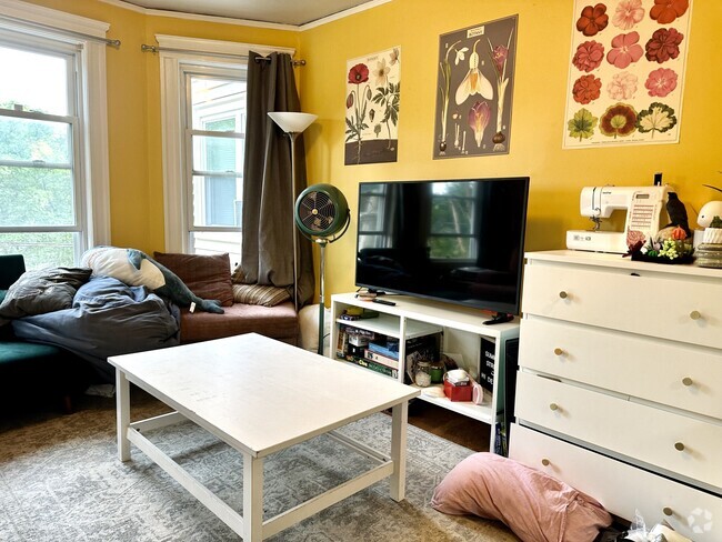 Building Photo - 223 Summer St Unit 3R Rental