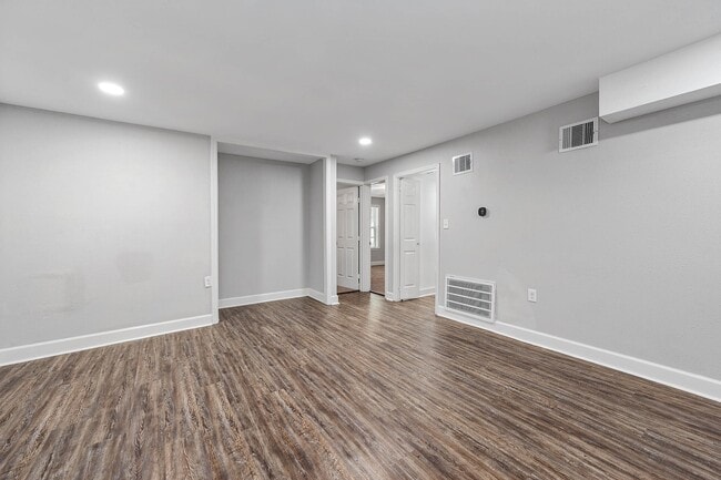 Photo - 611 N Pruett St