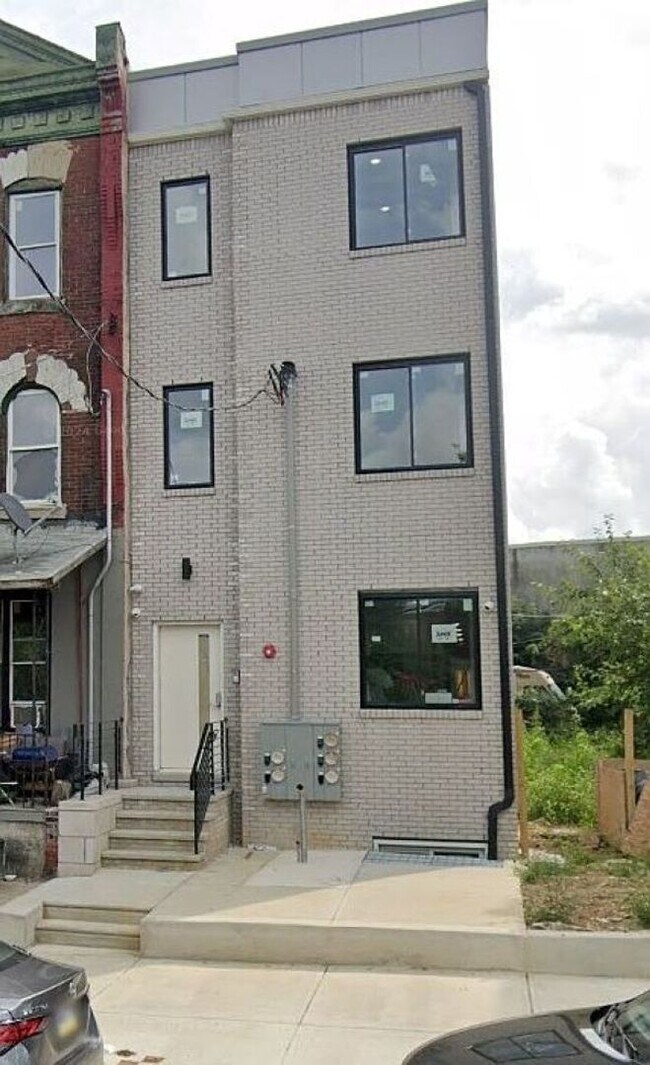 Building Photo - 1107 N 41st St Unit 4