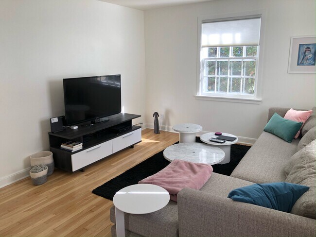 Photo - 1822 Vahlen St