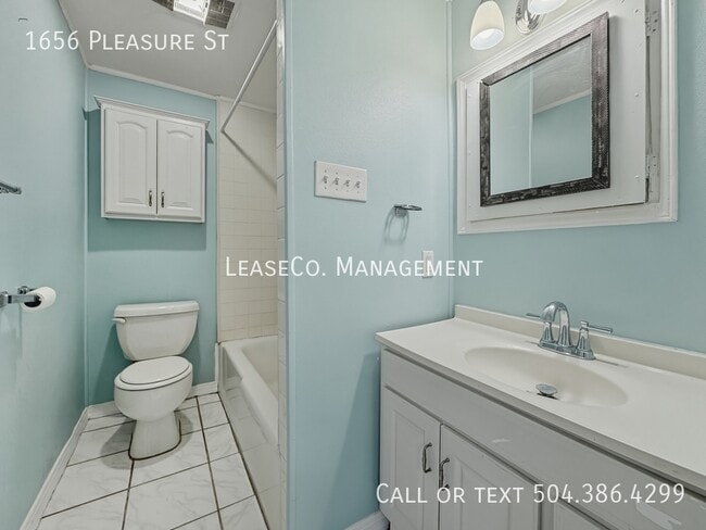 Photo - 1656 Pleasure St