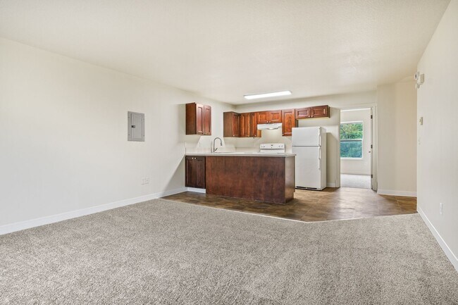 Photo - 12221 SE Steele Unidad 12225