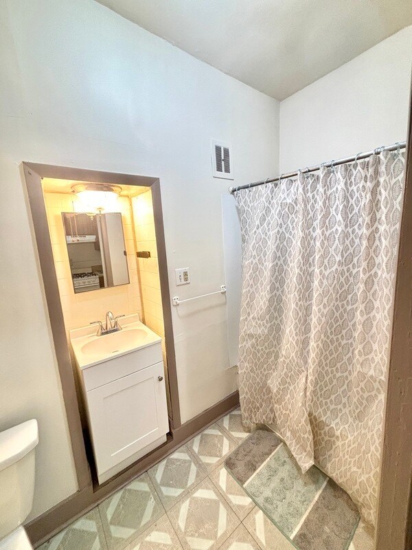 Photo - 156 E Walnut St Condo Unit 6