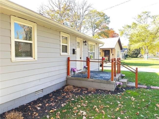 Photo - 2617 E 6th St