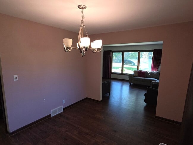 Photo - Updated 4 bedroom home in Merton