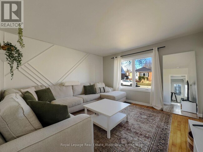 Photo - 181 E 13th St