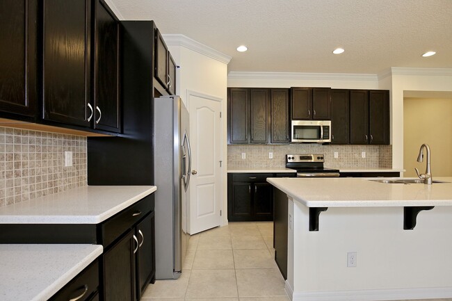 Modern 3/2.5 Spacious Townhome with Gorgeo... - Modern 3/2.5 Spacious Townhome with Gorgeo...