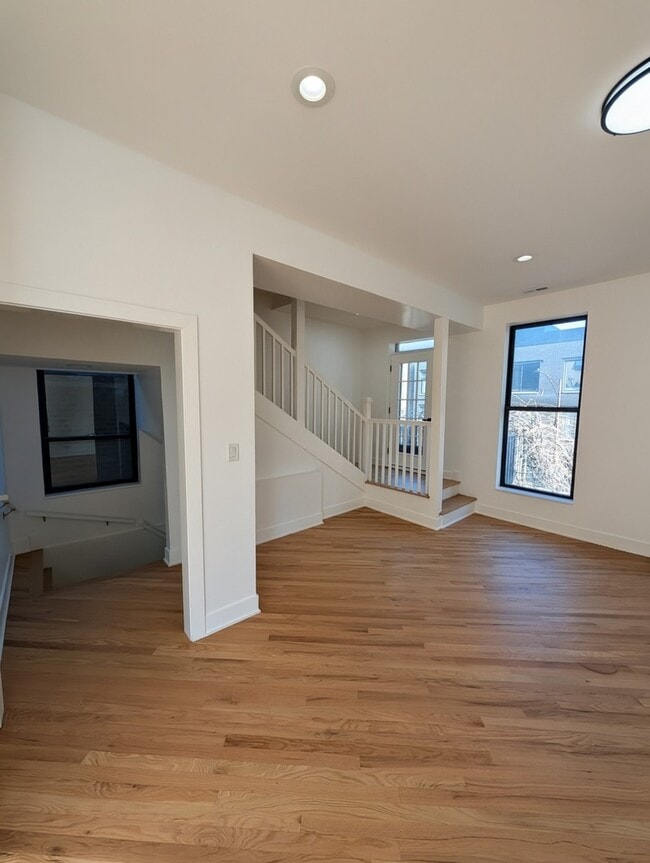 Photo - 916 N Noble St Unit 2F