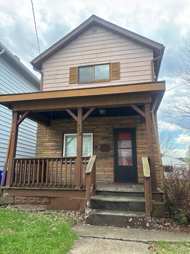 Building Photo - 712 E Reynolds St