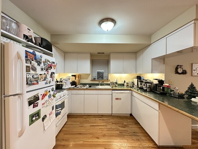 Photo - 3340 N Southport Ave Unit J00P