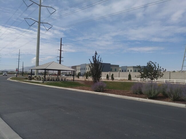 Photo - Holiday Move-In Special!! Beautiful townhome in Lehi. - 1/2 OFF First Month's Rent.