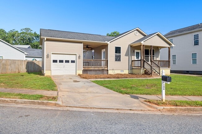 Photo - 3 Bedroom Home Walkable to Downtown Zebulon