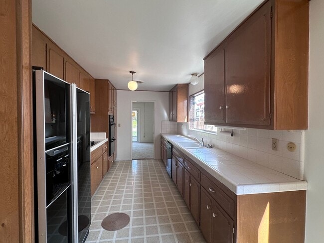 Photo - Chatsworth Ranch Style 5+3 single family home