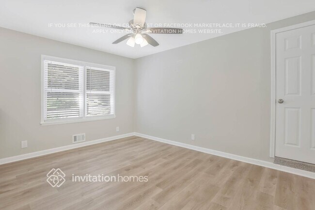 Photo - 544 Oakside Dr SW