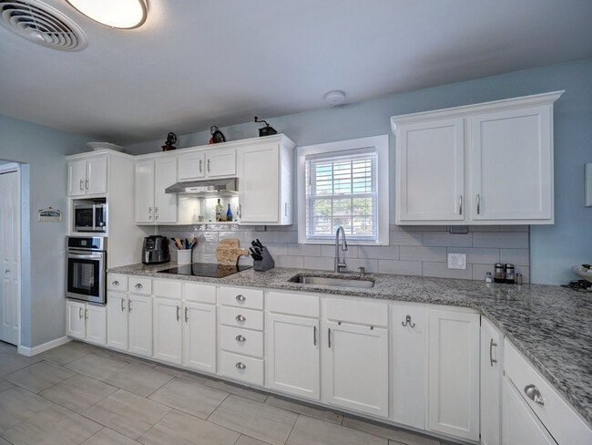 Photo - 341 W Greenwood Ave