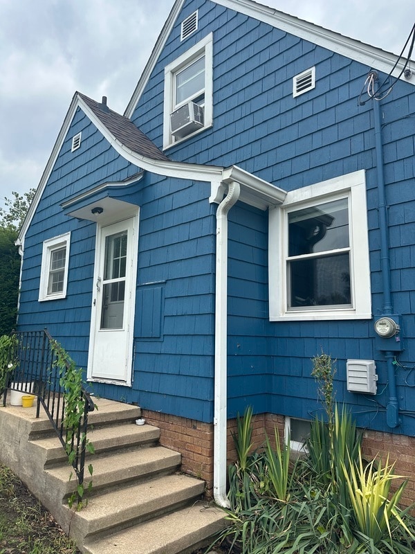 Photo - 420 20th St NE House