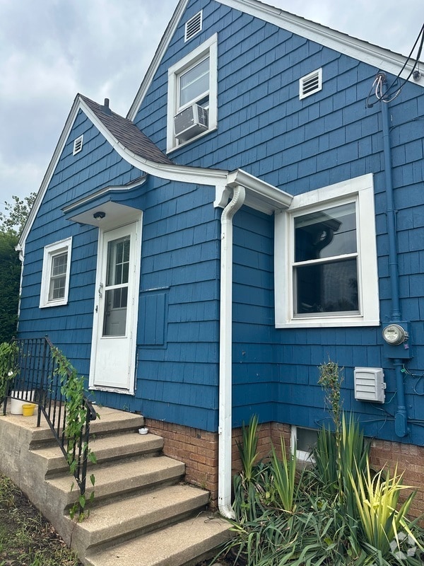 Building Photo - 420 20th St NE Rental