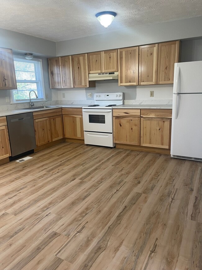 Photo - 16 Hughes Ave