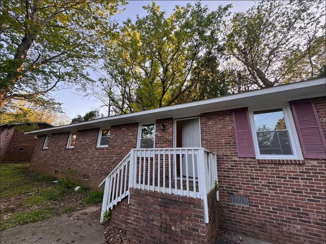 Charming 2-Bedroom Home Near Downtown Gree... - Charming 2-Bedroom Home Near Downtown Gree...
