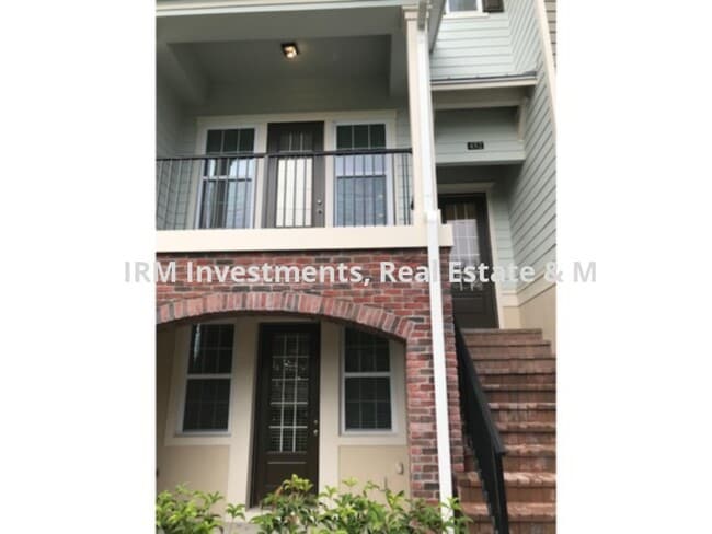 Building Photo - 3 bed 3.5 bath townhome 2 car garage LAWRENCE MODEL