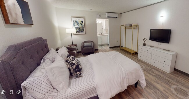 Photo - Acadian Crossing/Utilities Included