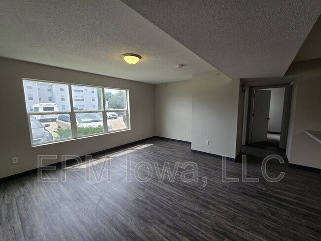 Photo - 60 Miller Ave SW