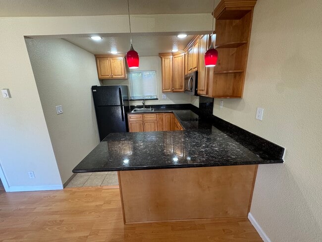 Building Photo - Fourth Circle