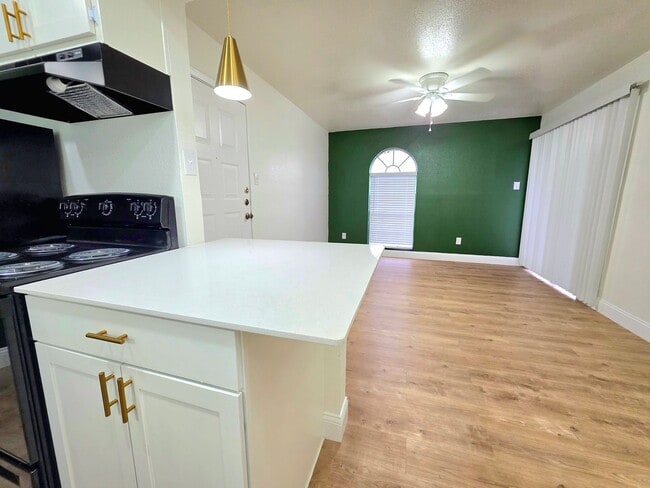 Photo - Oaks of Westlakes Apartments