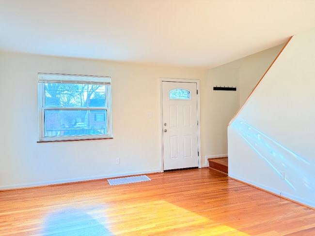 Photo - 4540 Victor Ave