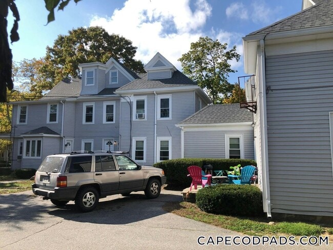 Photo - 1 Bodfish Ave Unit H