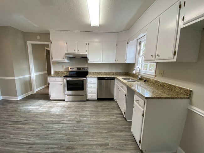 Photo - Room in House on Woods Ream Dr