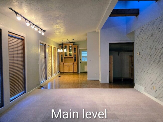 Photo - 715 Sundance Dr