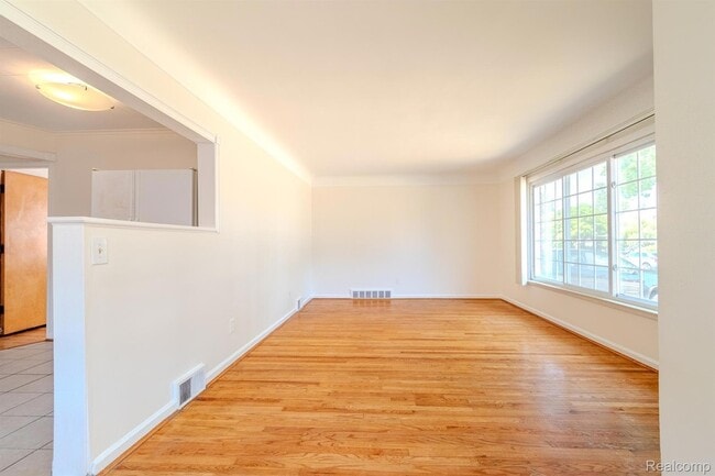 Photo - 23000 Alger St